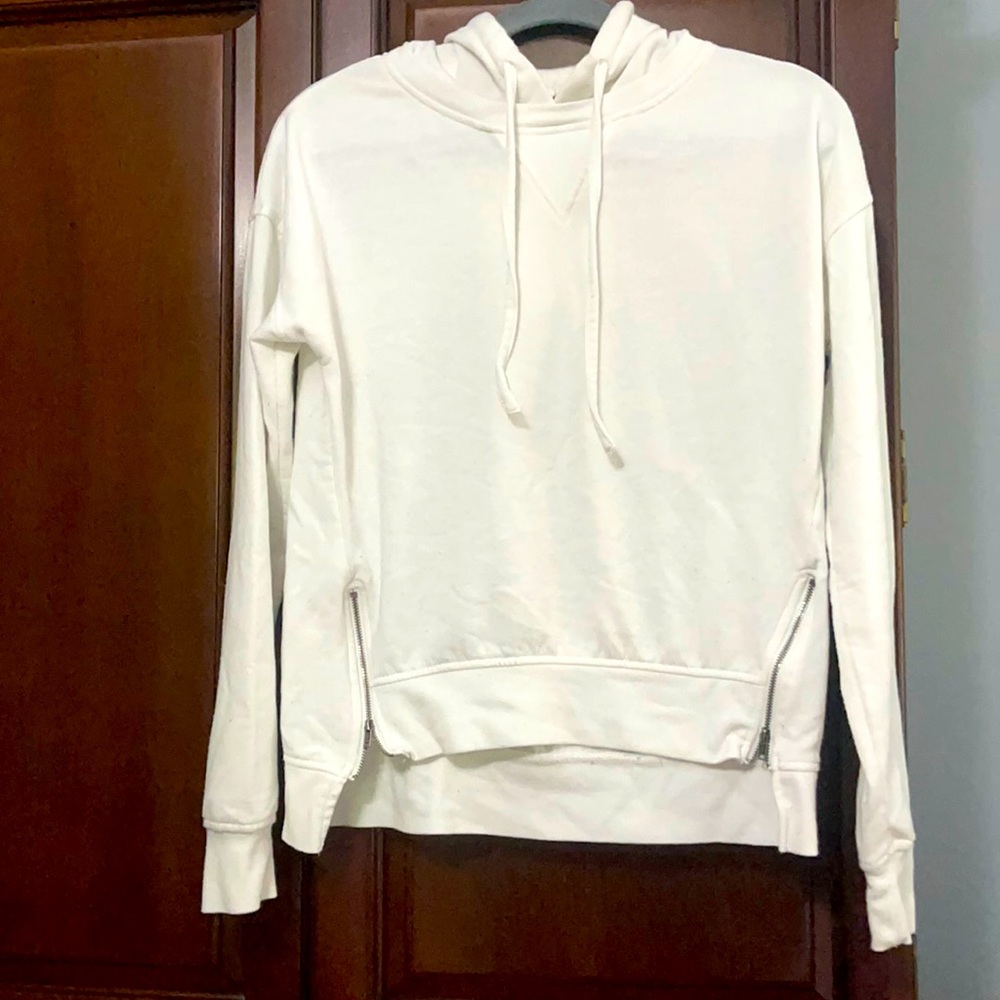 SO cropped hoodie with zipper details
